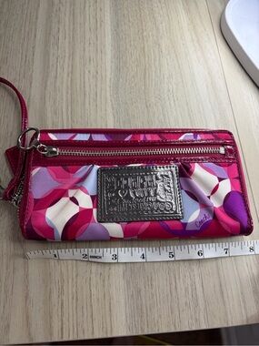 Y2K Coach Poppy kaleidoscope Pink, Purple & White Patterned Zip Wristlet Wallet